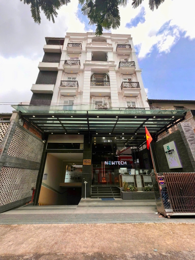 Toàn cảnh tòa nhà Showroom NewTechShop